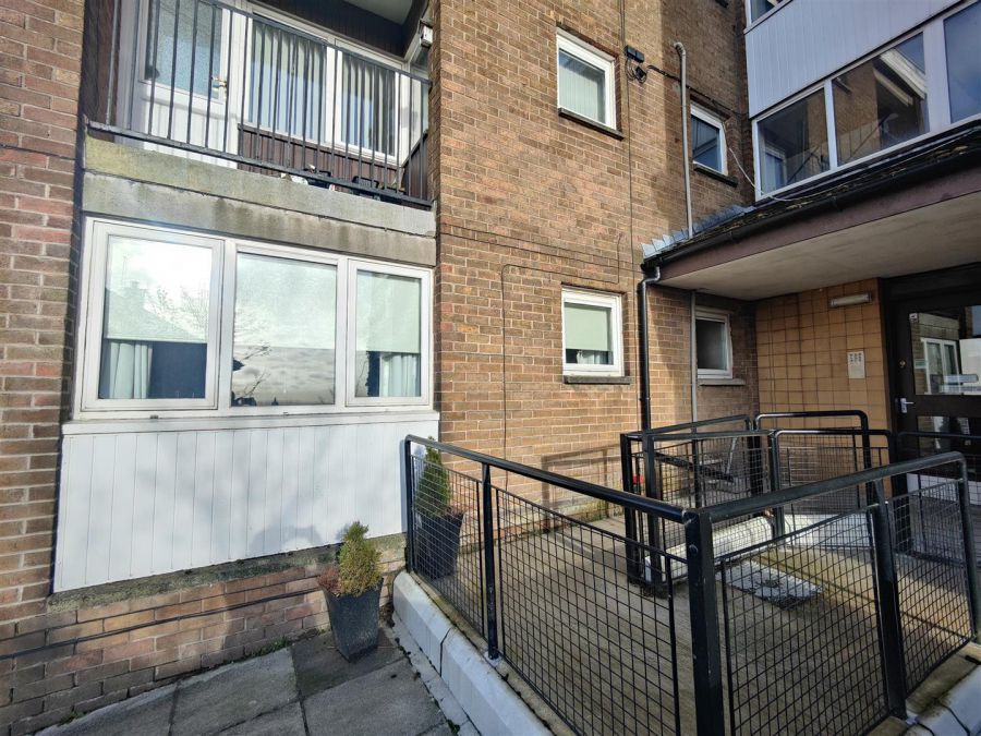 53C Sunningdale Gardens