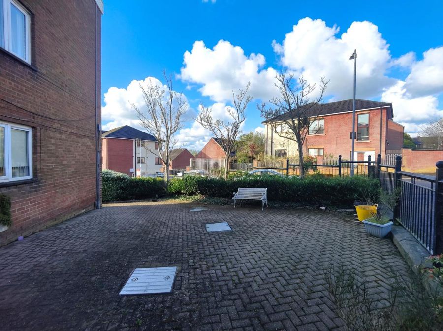 53C Sunningdale Gardens