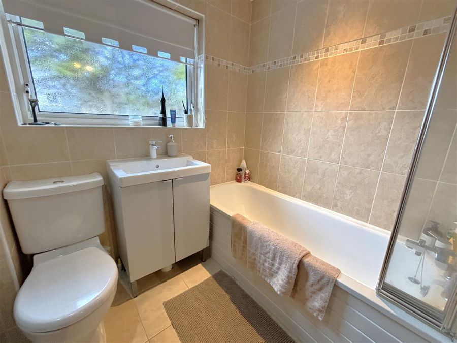 76 Farringdon Gardens