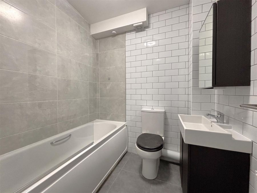 Apt 2, 10 Highgrove Meadows