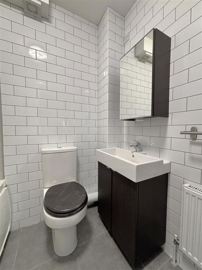 Apt 2, 10 Highgrove Meadows