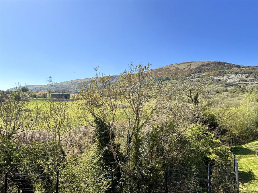 Apt 2, 10 Highgrove Meadows