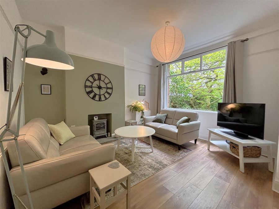 7 Knutsford Drive