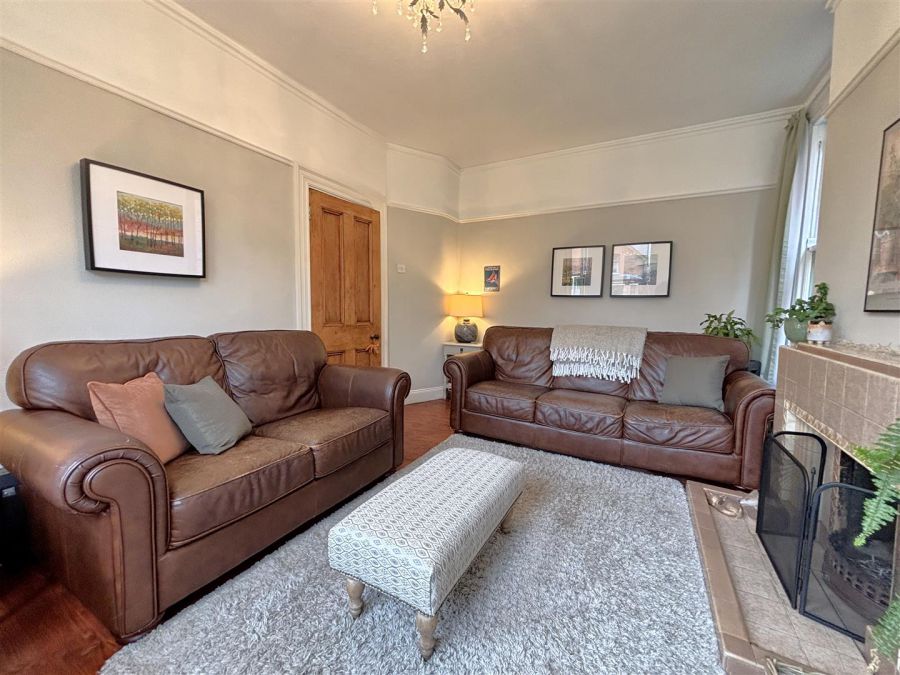 7 Knutsford Drive