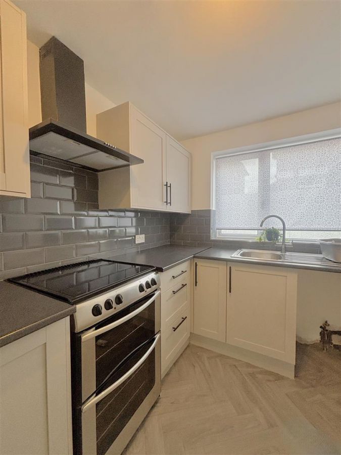 16 Woodvale Pass