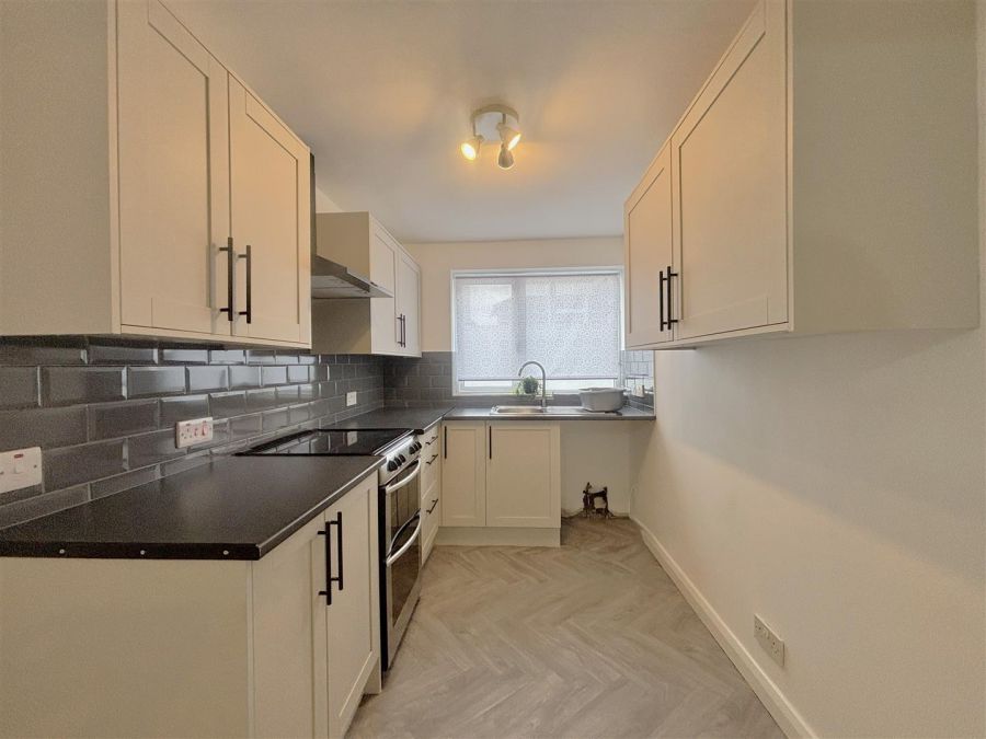 16 Woodvale Pass