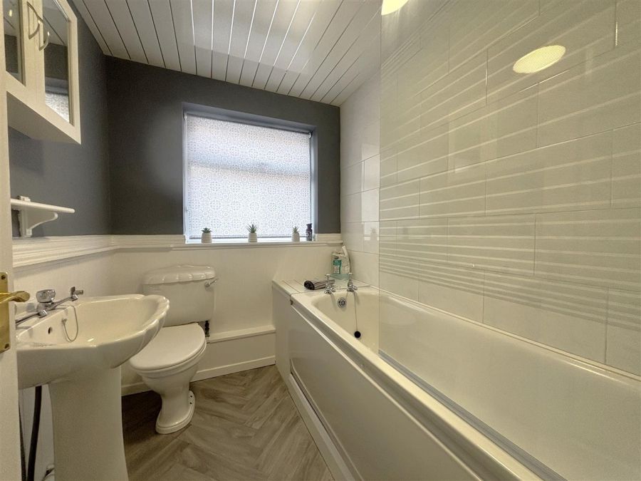 16 Woodvale Pass