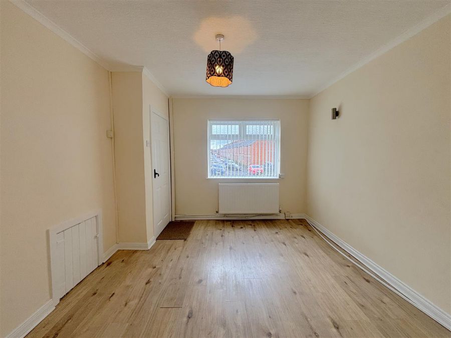 16 Woodvale Pass