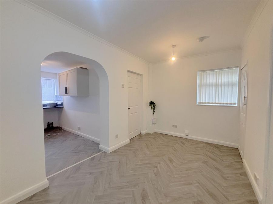 16 Woodvale Pass