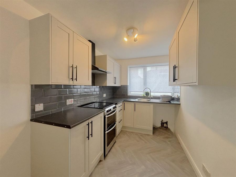 16 Woodvale Pass