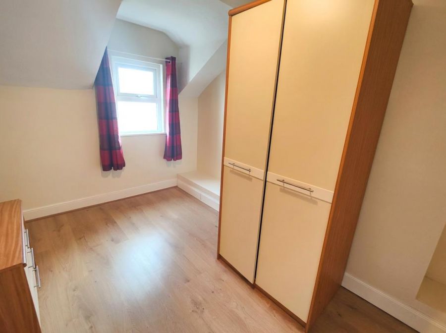 27 Willowbank Gardens