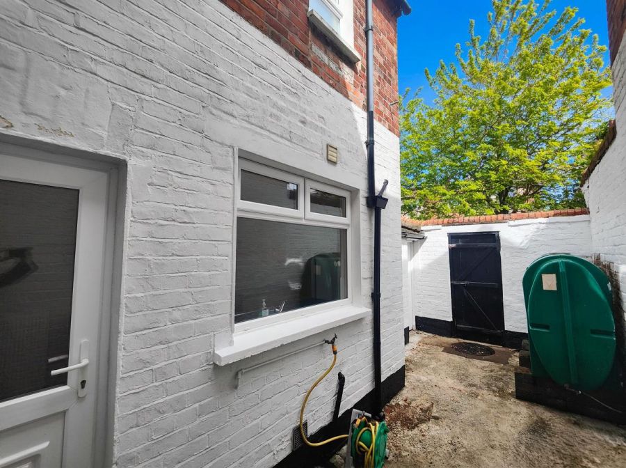 27 Willowbank Gardens