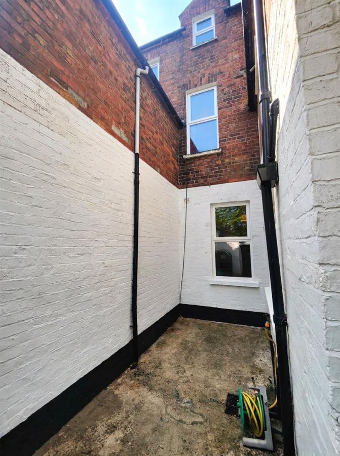 27 Willowbank Gardens