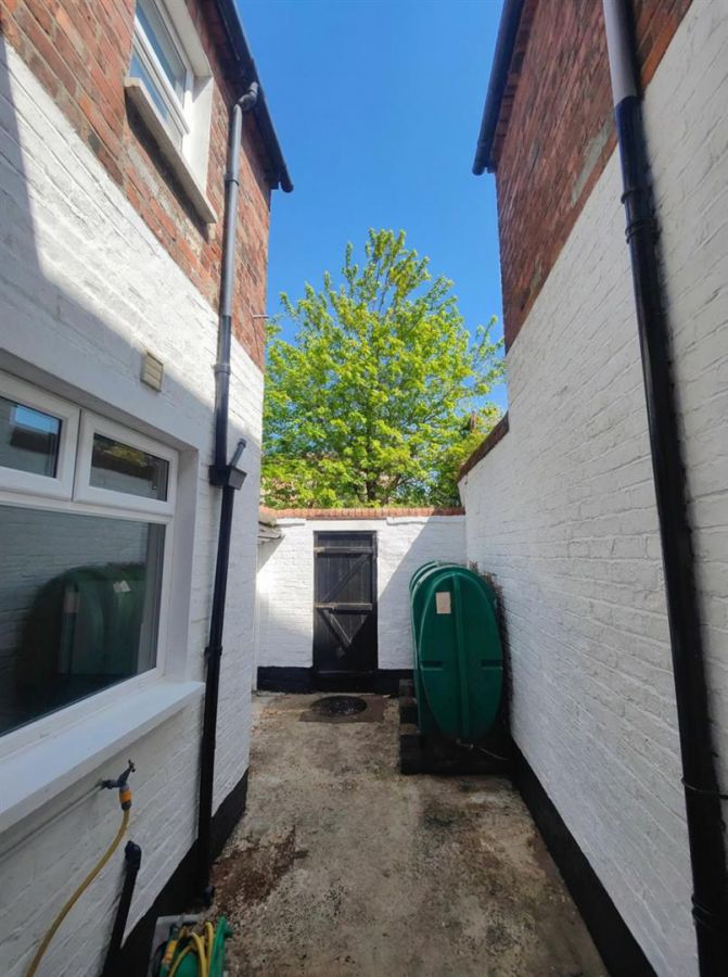 27 Willowbank Gardens