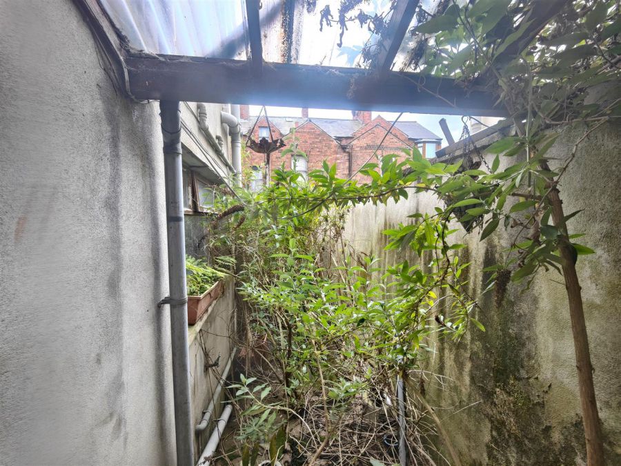 36 Willowbank Gardens