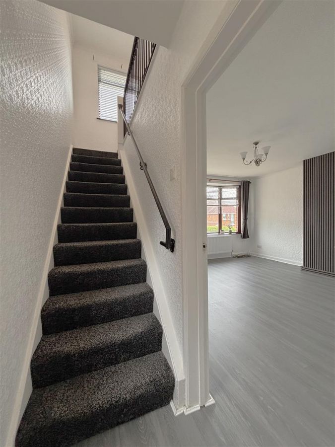 4 Lyndhurst Grove