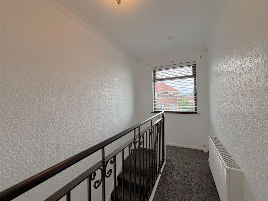 4 Lyndhurst Grove