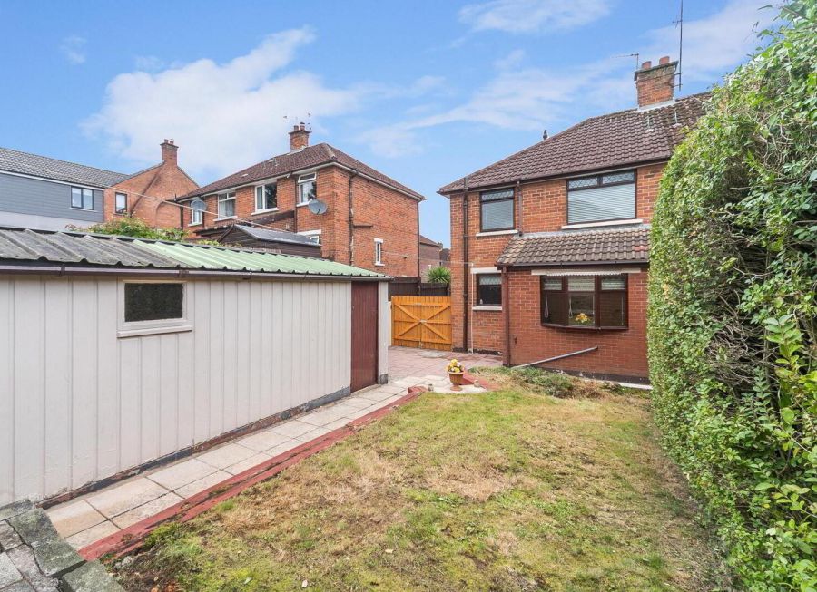 4 Lyndhurst Grove