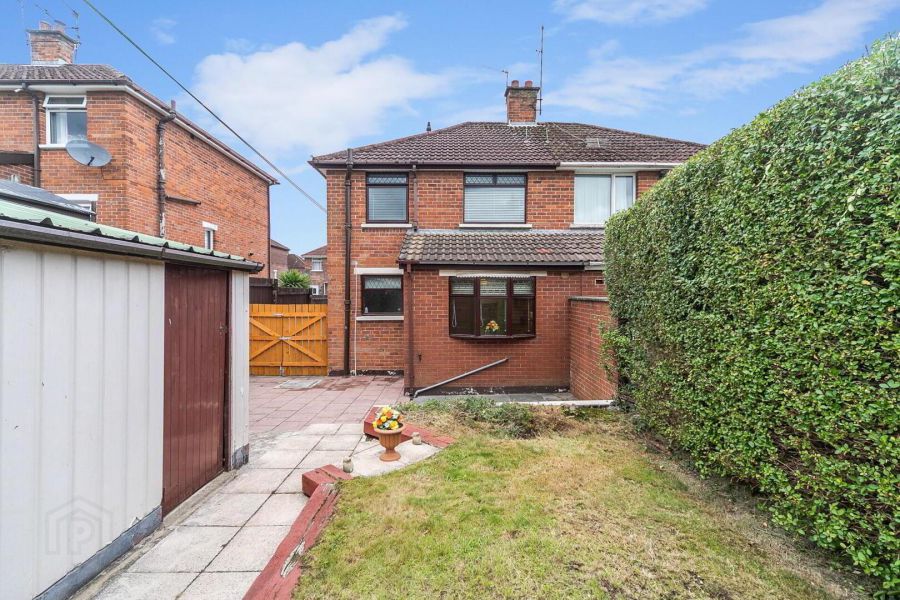 4 Lyndhurst Grove