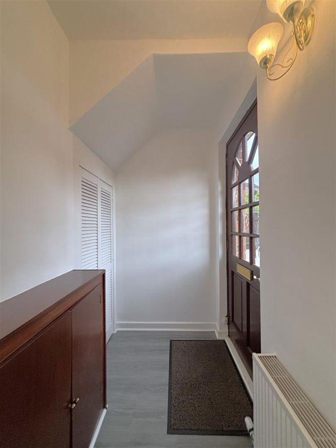 4 Lyndhurst Grove