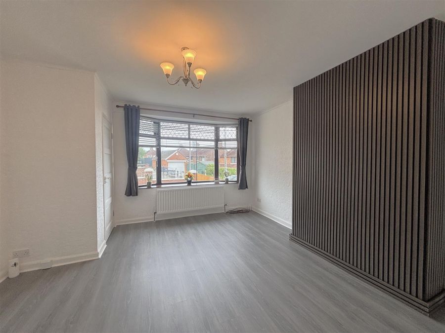 4 Lyndhurst Grove
