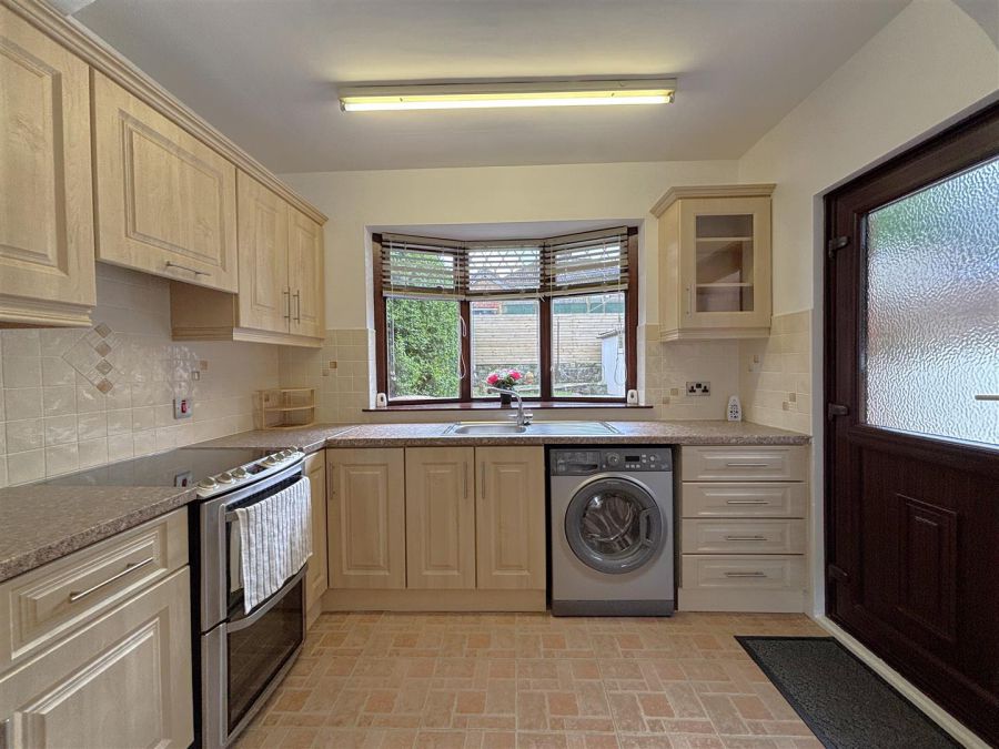 4 Lyndhurst Grove