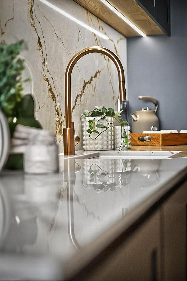 15 Six West, 12-19 The Promenade