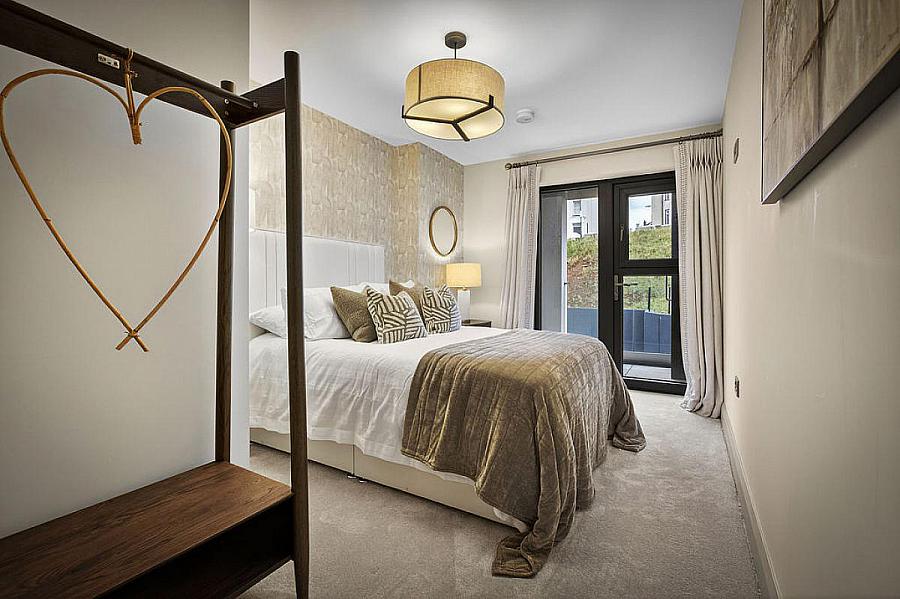 15 Six West, 12-19 The Promenade