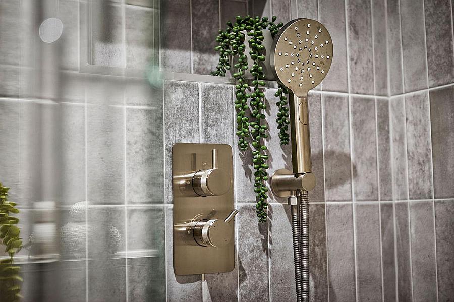 15 Six West, 12-19 The Promenade