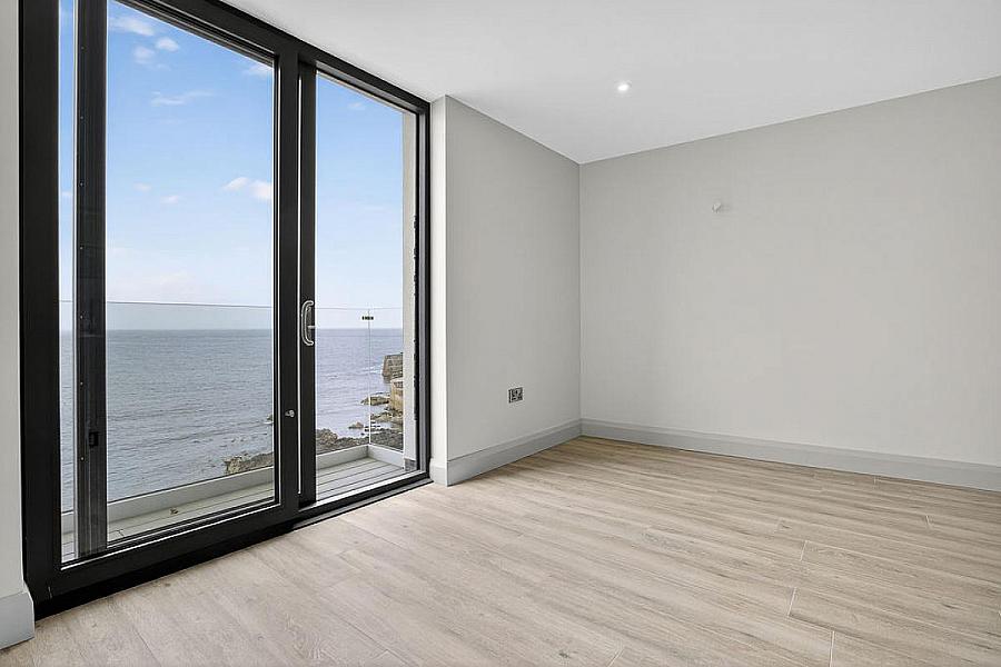 16 Six West, 12-19 The Promenade