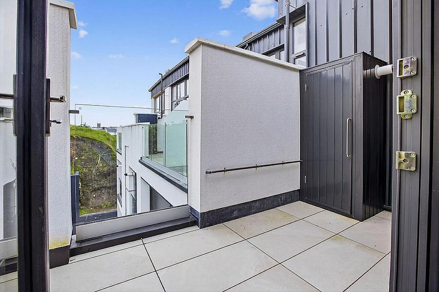 18 Six West, 12-19 The Promenade