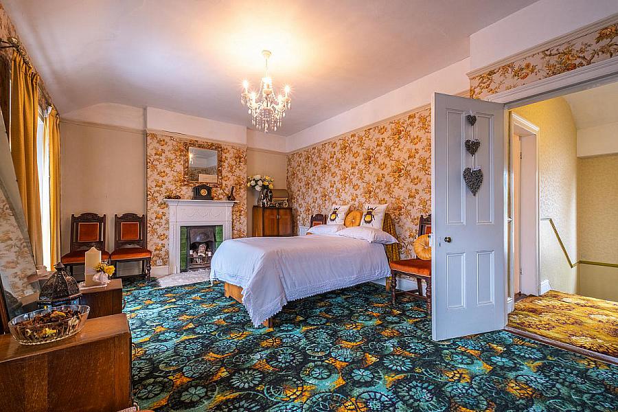 33 - 35 St. Paul's Road, (House, Retail Premises, Barn & Lands)