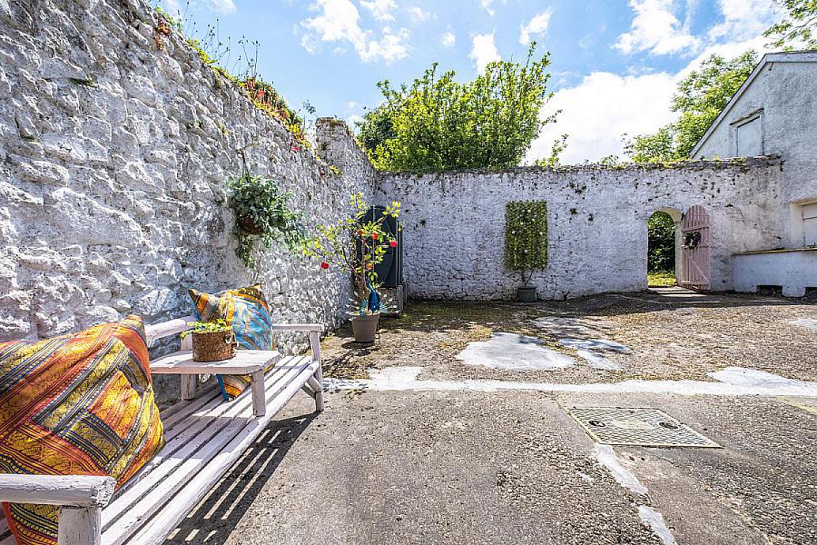 33 - 35 St. Paul's Road, (House, Retail Premises, Barn & Lands)