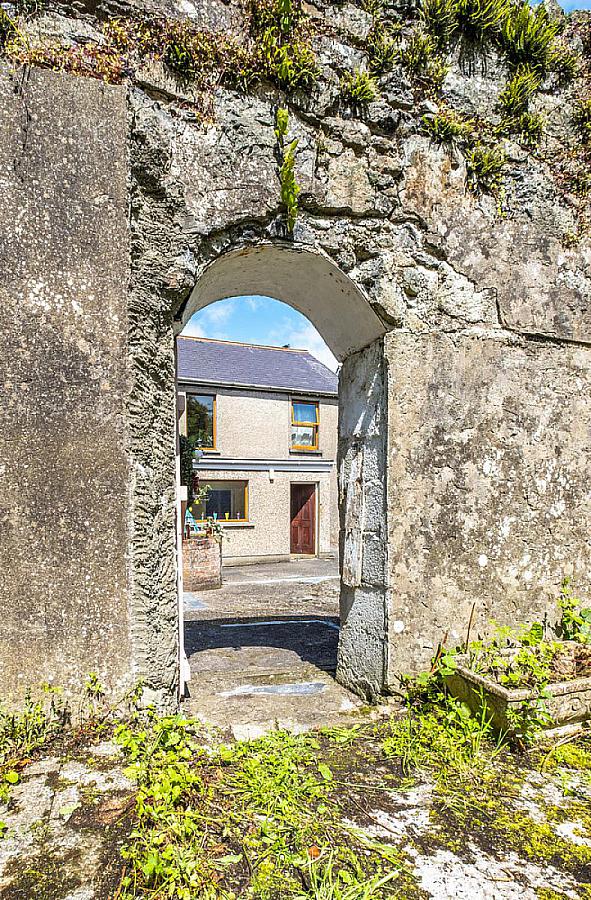 33 - 35 St. Paul's Road, (House, Retail Premises, Barn & Lands)