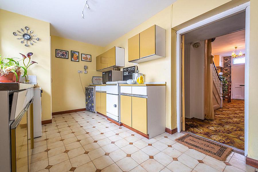 33 - 35 St. Paul's Road, (Retail Premises, Barn, House & Lands)