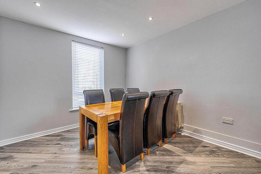 Apt 1, 2 Dunluce Avenue