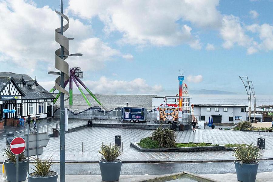 Apt 1, 2 Dunluce Avenue