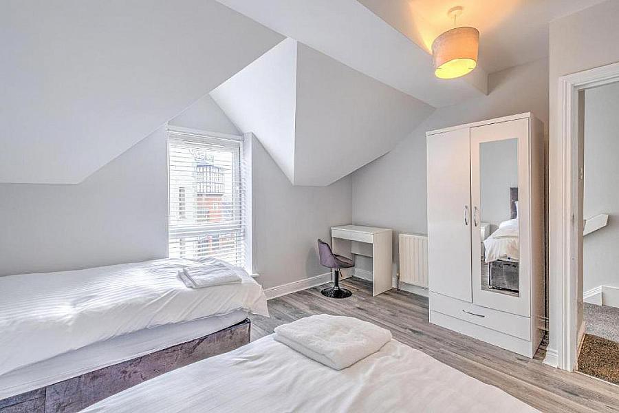 Apt 2, 2 Dunluce Avenue