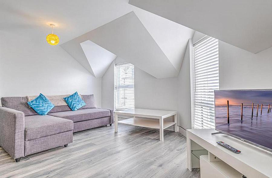 Apt 2, 2 Dunluce Avenue