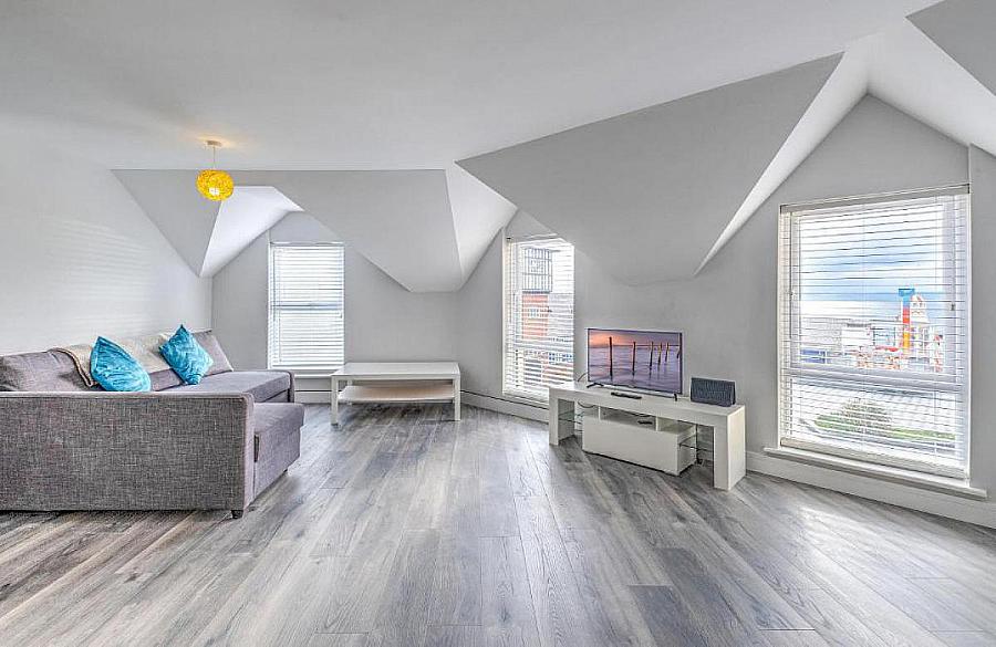 Apt 2, 2 Dunluce Avenue