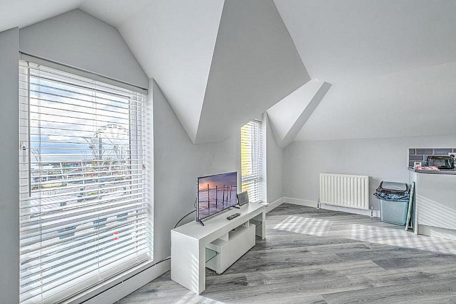 Apt 2, 2 Dunluce Avenue