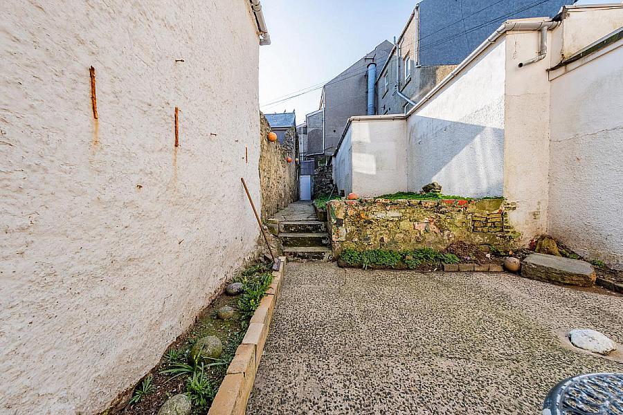 86 Main Street & 2 Bath Street