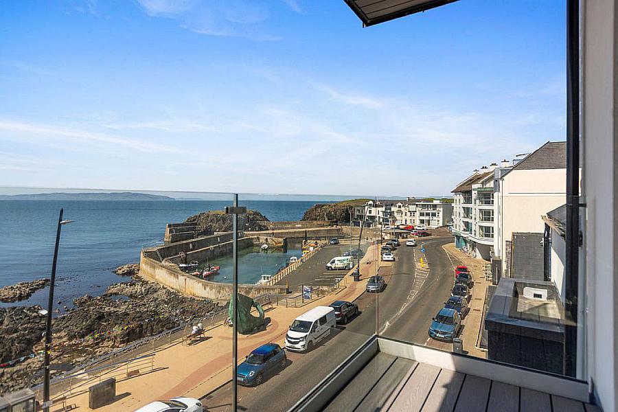 Apartment 5, 17 The Promenade