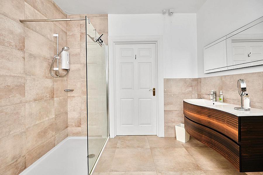 Flat 3, The Crescent