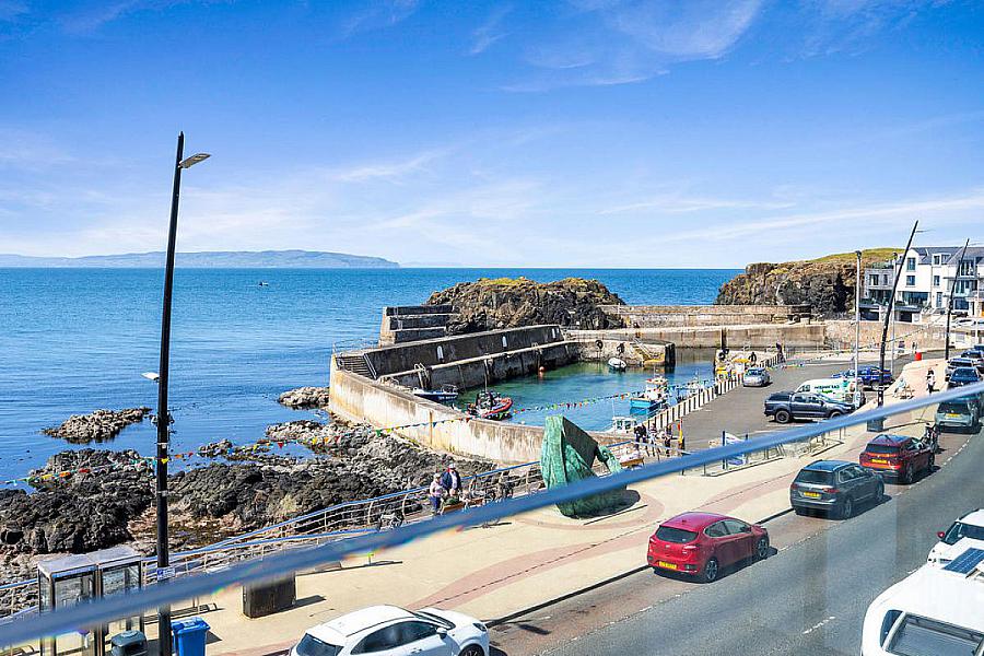 Apartment 4, 17 The Promenade