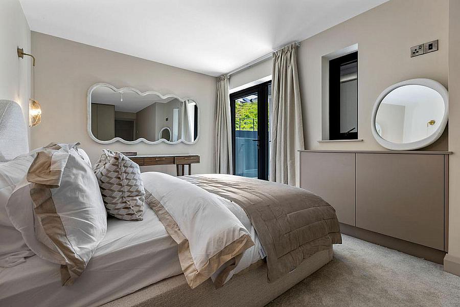 Apartment 4, 17 The Promenade