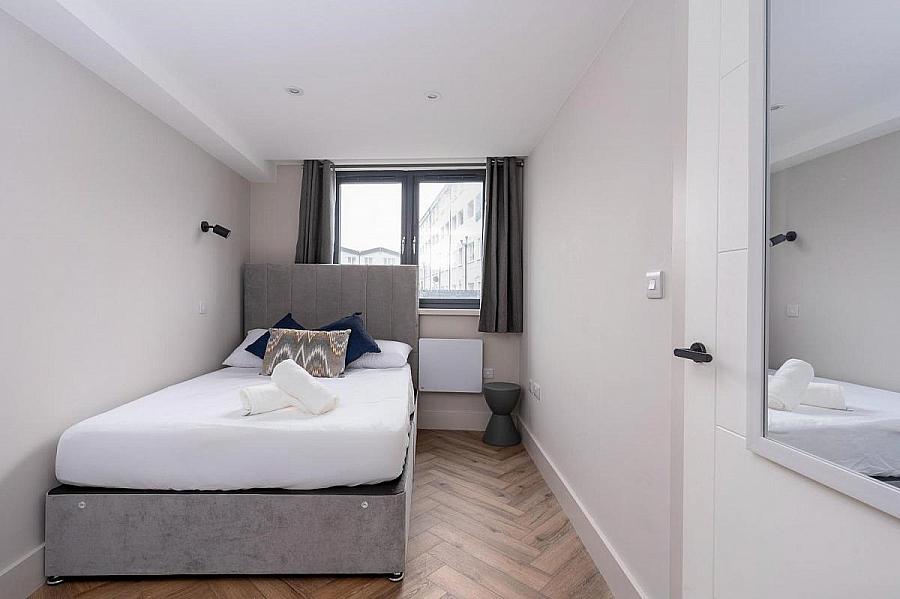 Apt 4, 37 West, 16 Ramore Street