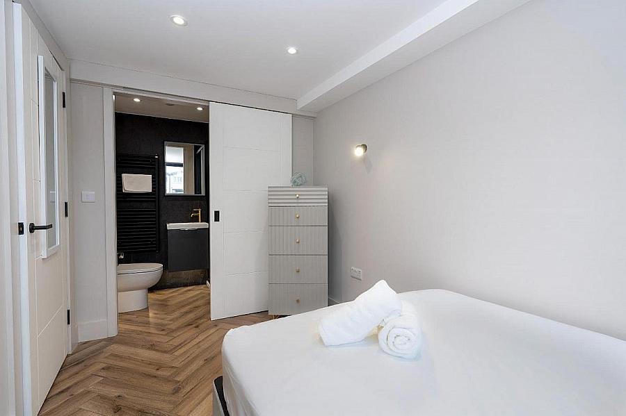 Apt 4, 37 West, 16 Ramore Street