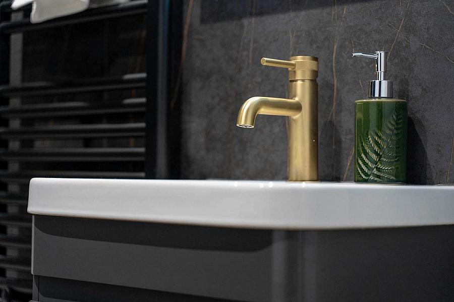 Apt 4, 37 West, 16 Ramore Street