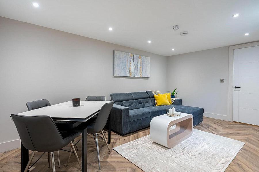 Apt 4, 37 West, 16 Ramore Street